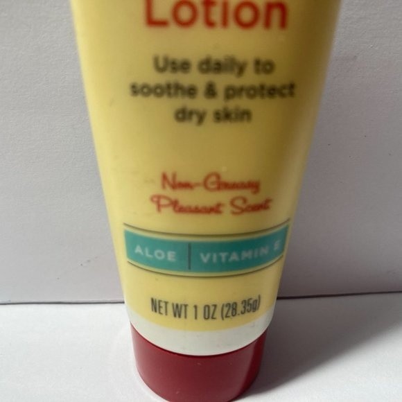 (6) Carmex Healing Lotion Vitamin E Aloe - Picture 4 of 13